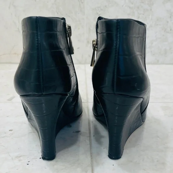 ANN TAYLOR {7.5} Black Leather Wedge Bootie Shoes Embossed "Lottie" - Picture 4 of 9